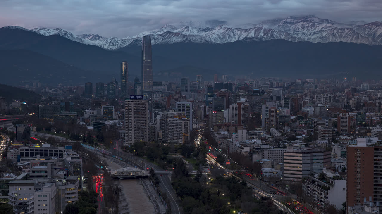 Skyline di Santiago del Cile, time lapse mattutino.