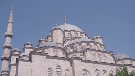 vista exterior de una mezquita histórica