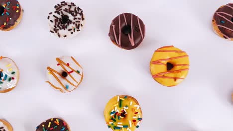 variedad de mini rosquillas de colores