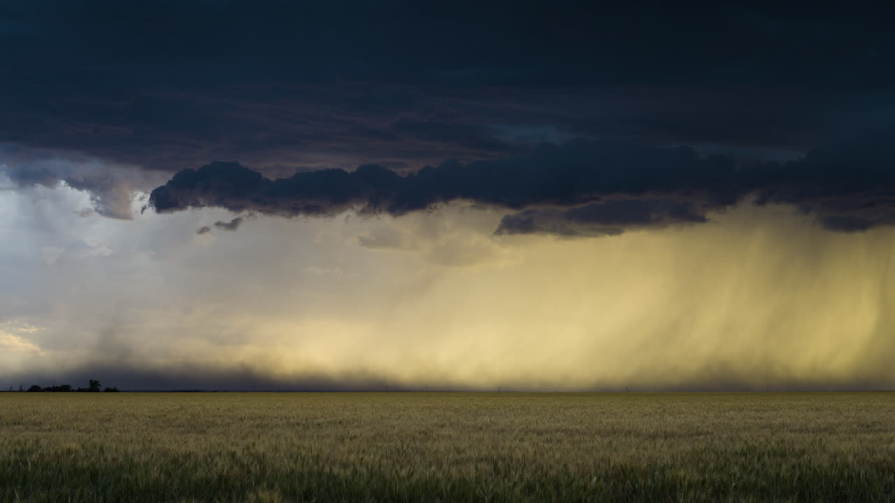 Time lapse of storm downburst and straight line winds