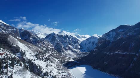 Vista-Aérea-De-Drones-Del-Paso-Del-Oso-Negro-En-Telluride,-Colorado-En-Un-Día-Soleado