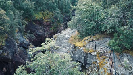 Aerial-view-of-the-steep-cliffs-of-the-Dorgefossen