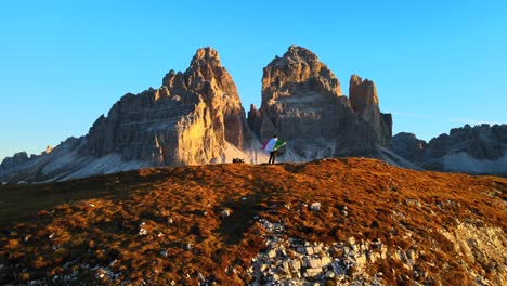 在意大利多洛米特山脉的 rifugio auronzo,tri cine 拍摄的镜头