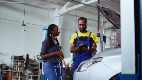 car serviceman listens to client request