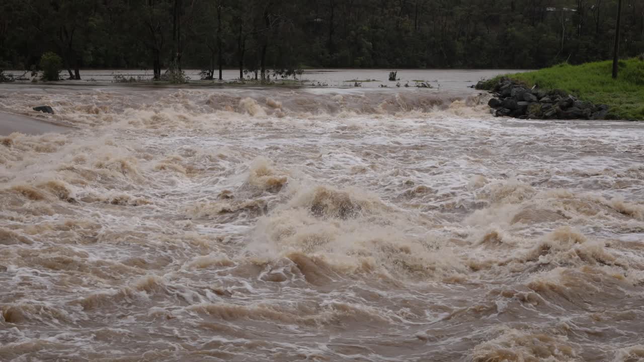 Coomera, Gold Coast, 2 January 2024 - Turbulent Water, Coomera River 