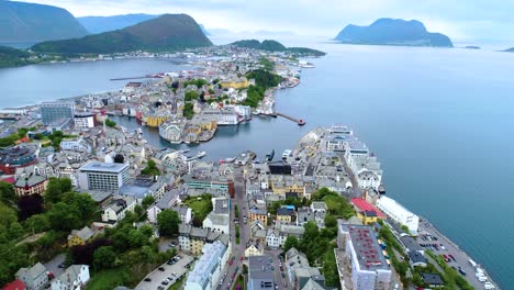 Luftaufnahmen-Der-Stadt-Alesund,-Norwegen