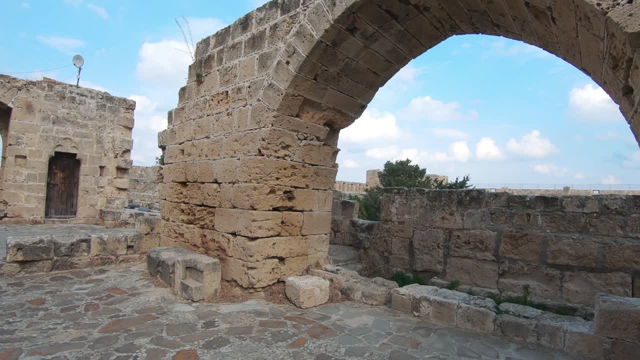 las ruinas históricas del castillo de kyrenia en la costa norte de chipre