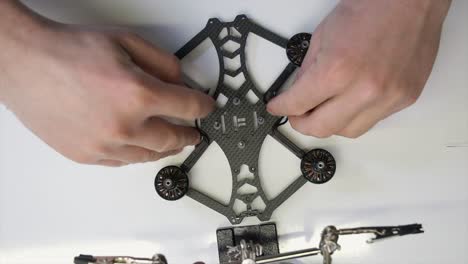 fabricación de drones, chips, soldaduras, reparaciones, mecánicos y placas base