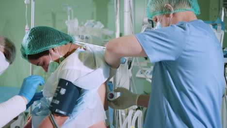 procedimiento médico en un hospital