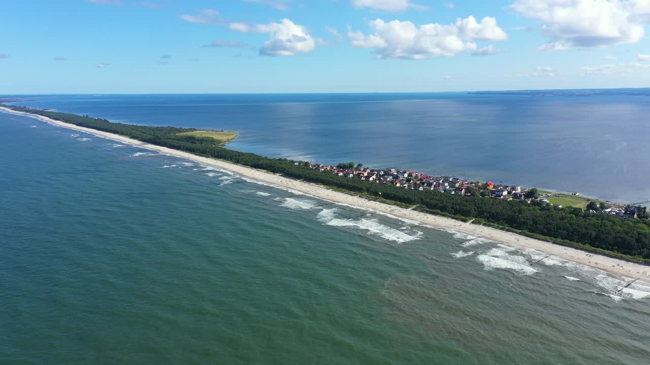 발트해, 폴란드 모래사장에 있는 찰루피 시의 조감도