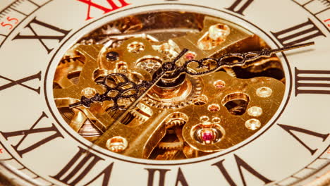 Close-up-on-vintage-clock