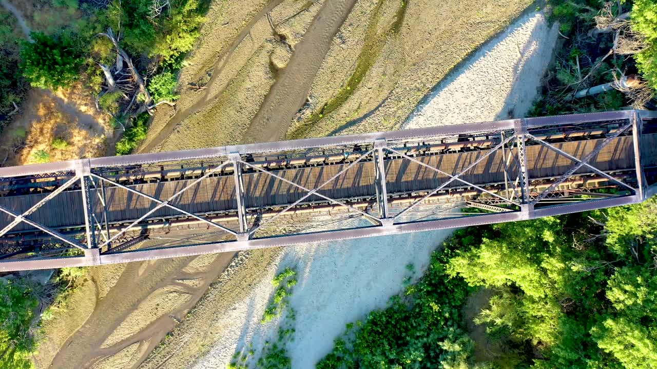 캘리포니아주 산타 클라리타의 철마 다리