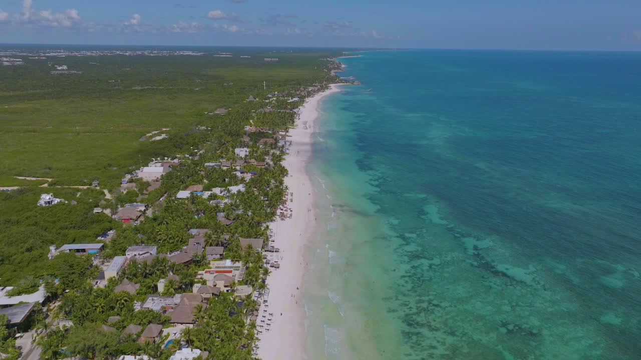 pintoresca costa de la playa de tulum, destino de viaje tropical de méxico