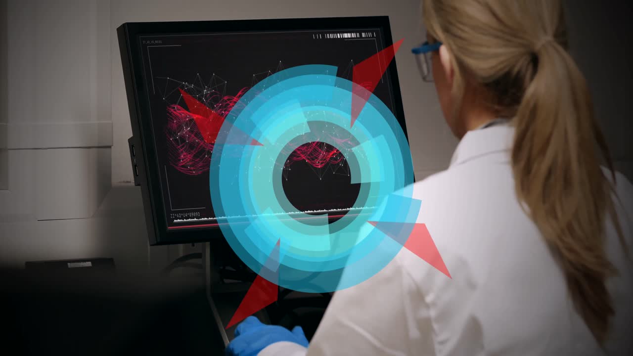 animazione di cerchi che girano sopra una scienziata usando il computer