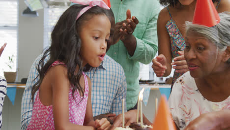 video de una feliz familia afroamericana en una fiesta de cumpleaños