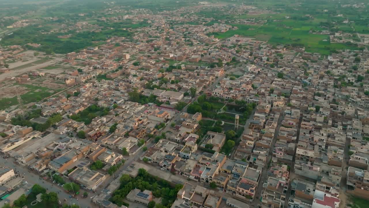 Rotating drone clip showing densely populated city of Shujabad in Punjab, Pakistan