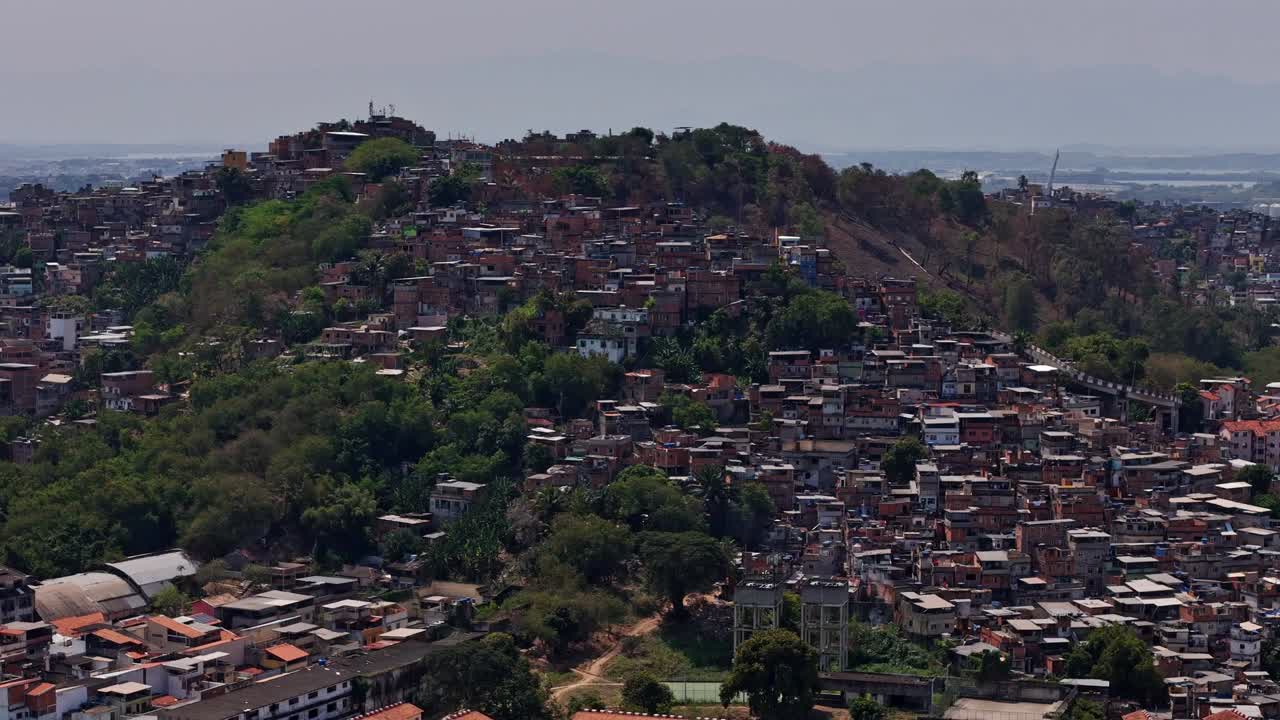 가난한 가정, 지속적인 어려움, 제한된 자원, 일상적인 투쟁