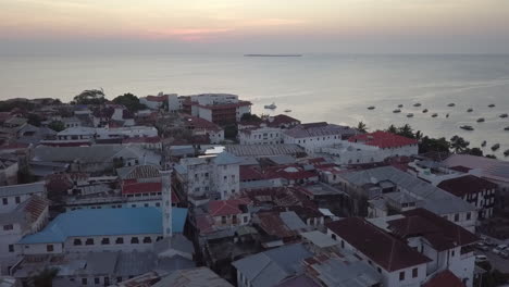 Low-aerial-flight-over-old-part-of-Stone-Town,-Zanzibar,-Tanzania