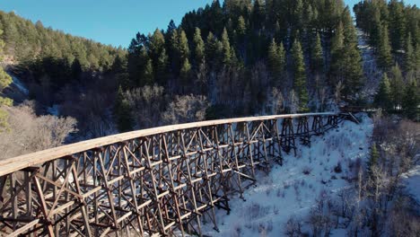 Vista-Aérea-De-Drones-De-Un-Gran-Puente-Que-Fue-Construido-En-El-Siglo-XIX