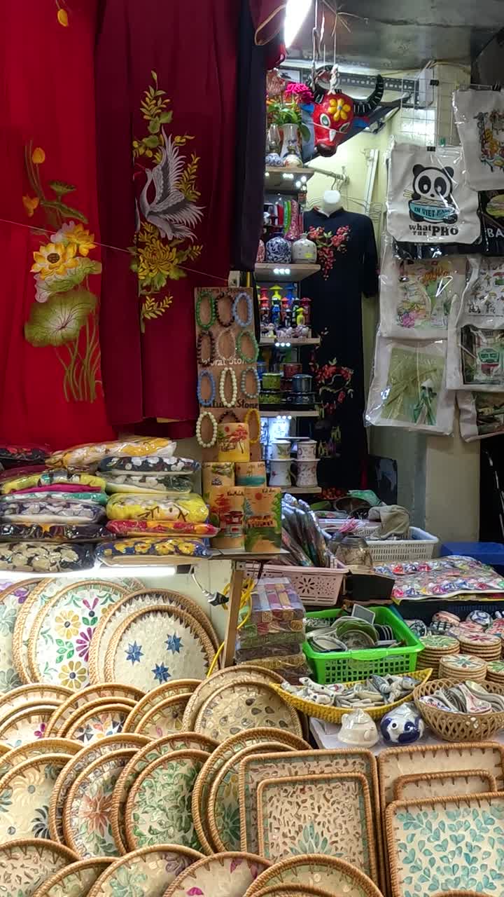 organizar y exhibir productos en un puesto de mercado