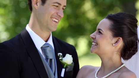 Happy-newlyweds-cutting-their-wedding-cake-