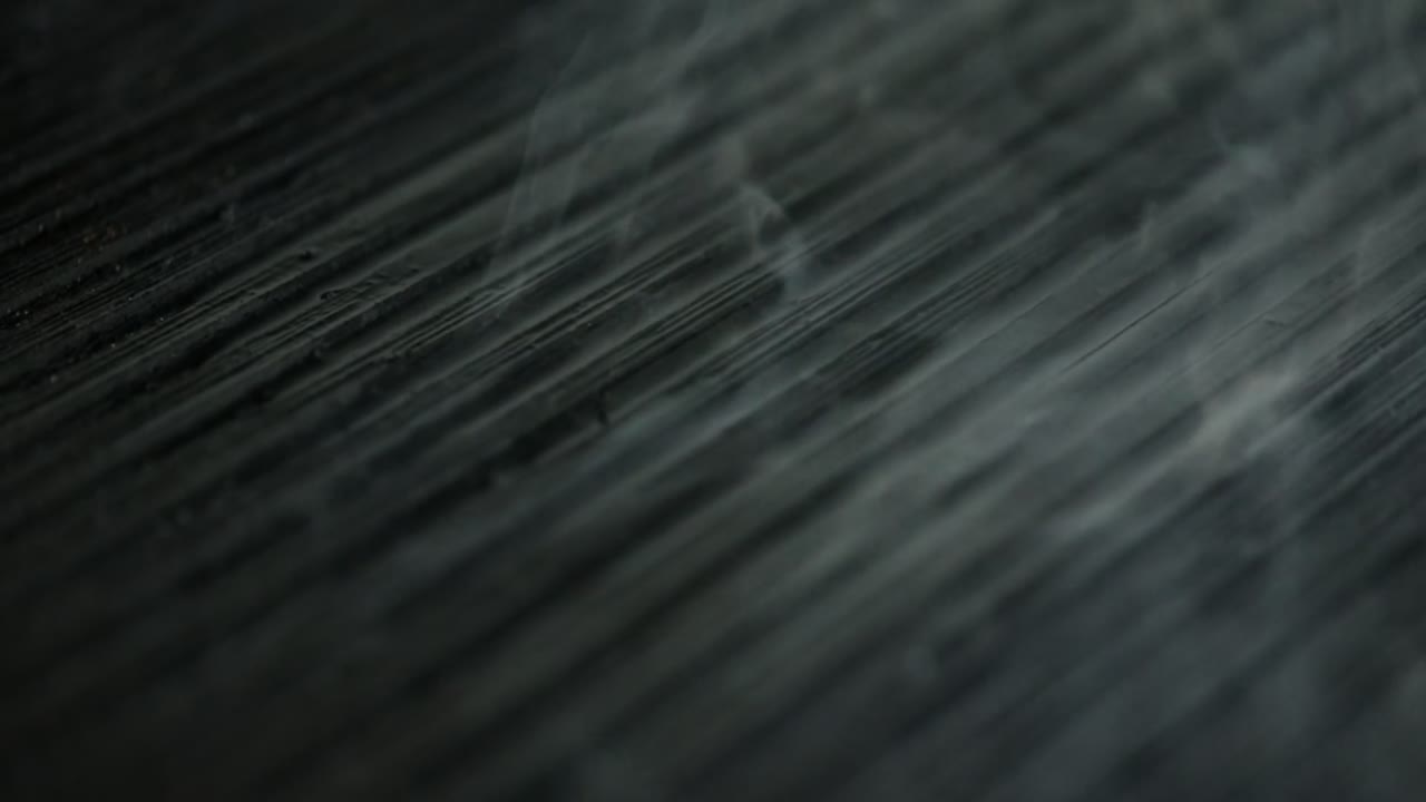 una vista de una parrilla caliente, toma de primer plano, toma de ángulo alto