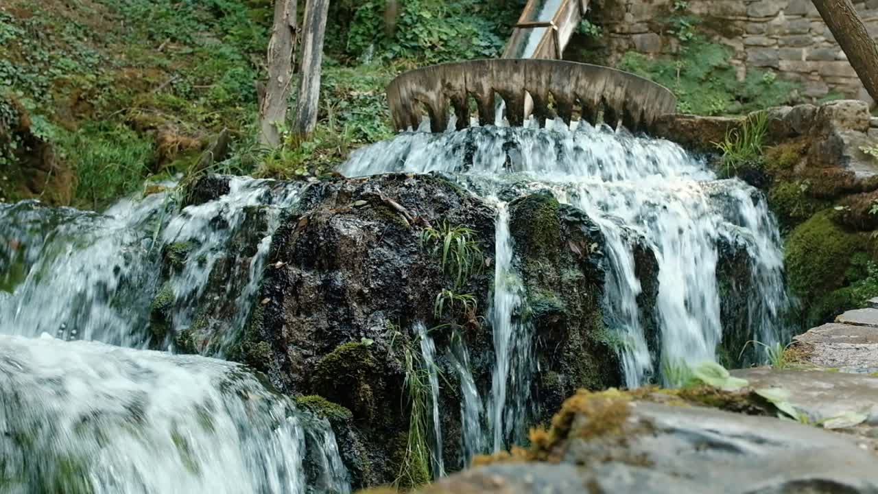 물의 힘을 이용해
