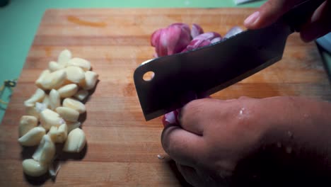 chopping-chili-onion-and-the-garlic-02