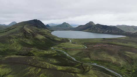 laugavegur trail, álftavatn lake, descending part 1, iceland