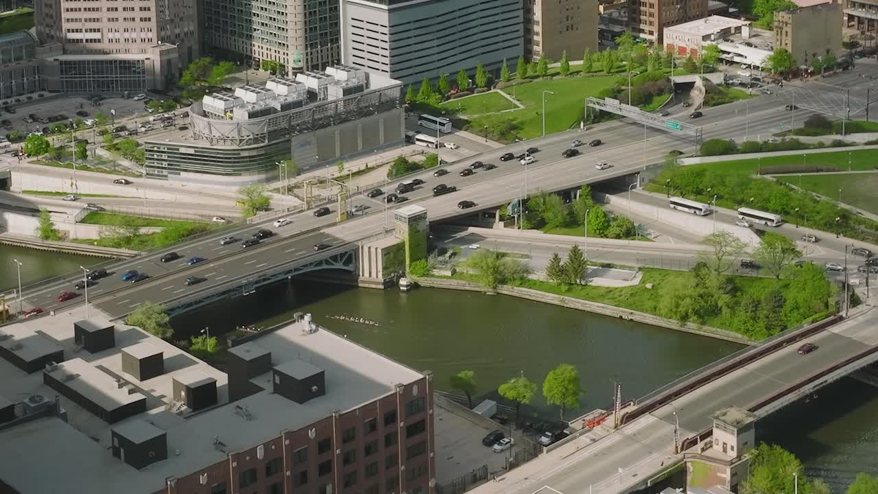 Sky view of Chicago traffic and buildings near a river in springtime