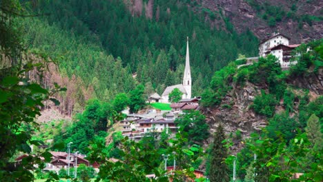 moos en passeier es un pueblo en el valle de passeier, tirol del sur, italia