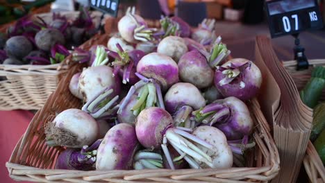 Las-Remolachas-Cultivadas-Localmente-Se-Exhiben-Durante-El-Festival-Agrícola-En-Los-Emiratos-Árabes-Unidos.