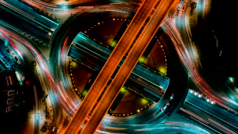 el tráfico por carreteras circulares es una infraestructura importante en bangkok, tailandia.