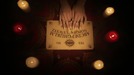 tabla de ouija con velas