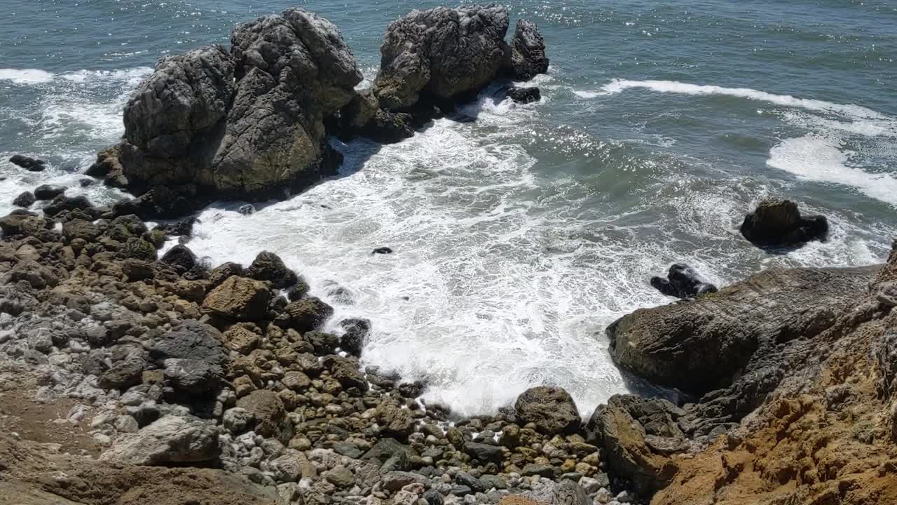 Calm waves crashing on rocks