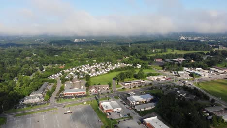 Cartersville,-Georgia-early-morning-traffic-and-commuters-during-misty-sunrise