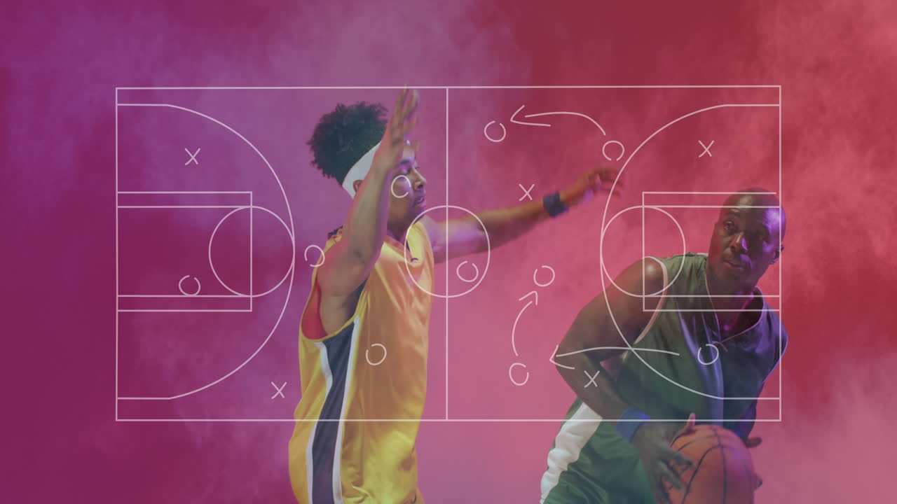 animación del diagrama táctico del juego sobre jugadores de baloncesto masculinos afroamericanos con la pelota