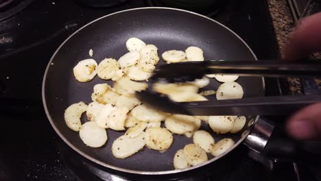 comida cocinando en la estufa