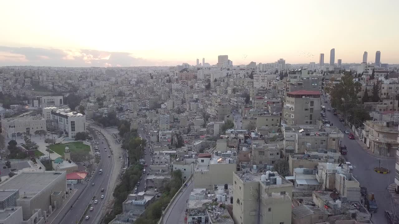 vista panorámica del amanecer en el centro de jabal amman jordania