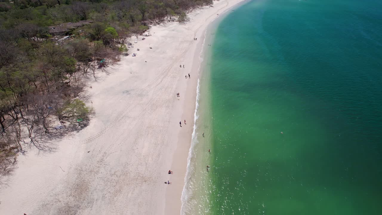 fotografía aérea de la playa de conchal en costa rica