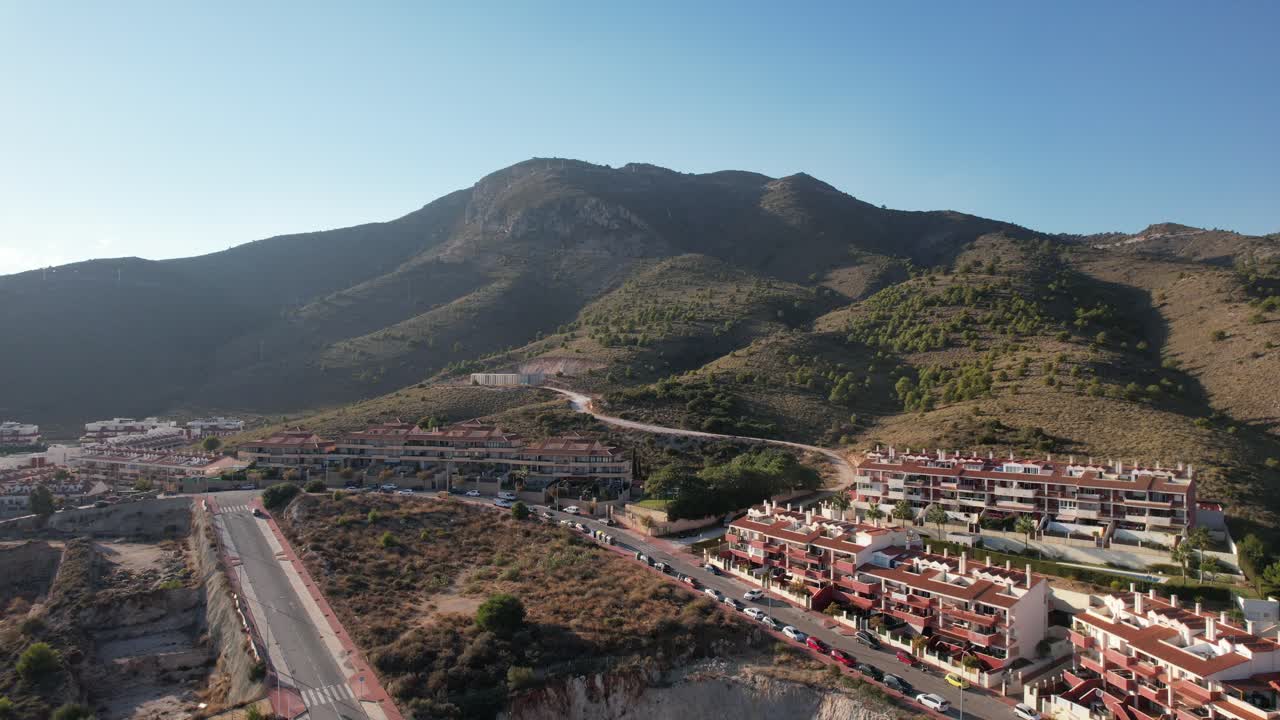 sierra de mijas montañas en fuengirola, andalucía, imágenes aéreas de viajes