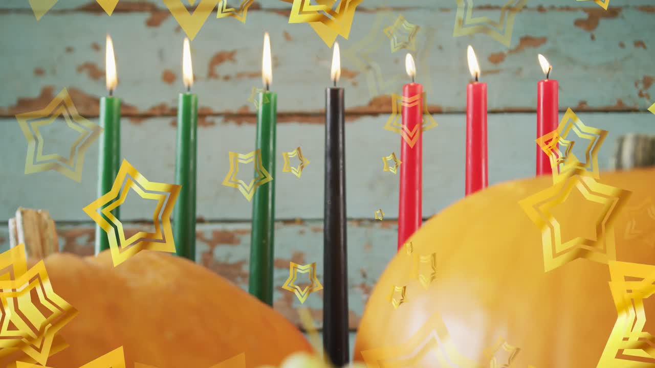 animación de estrellas doradas sobre velas kwanzaa y calabazas