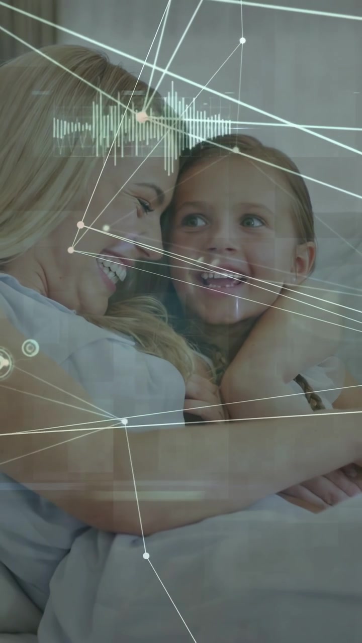 Video verticale: Bambino che si gira, madre che si china e abbraccia il bambino, un HUD tecnologico marca i volti per favorire il legame.