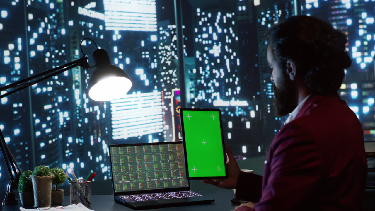 tablet per l'auditor con display verde vuoto