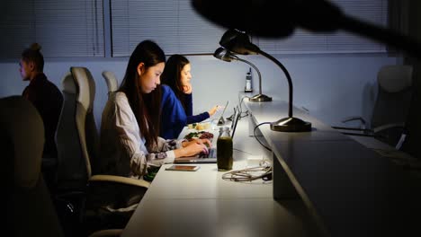 Executives-working-at-desk