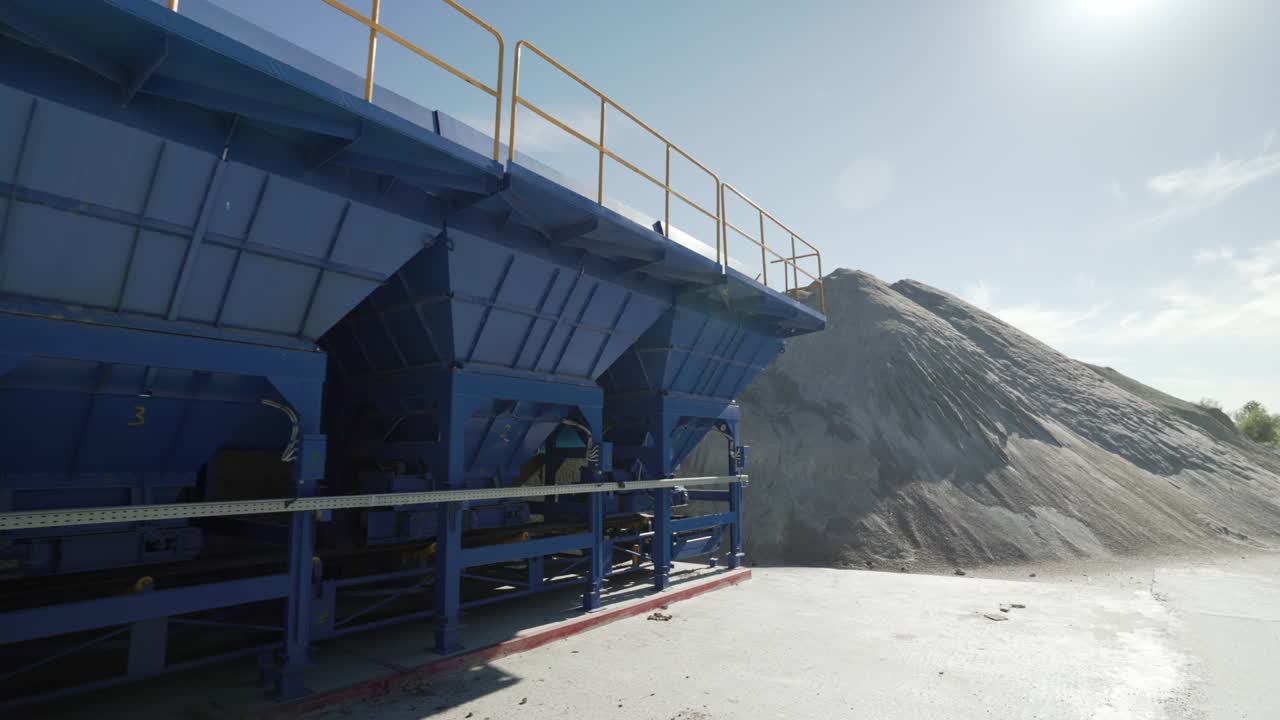 전쟁 전에 새로운 우크라이나 시멘트 공장.