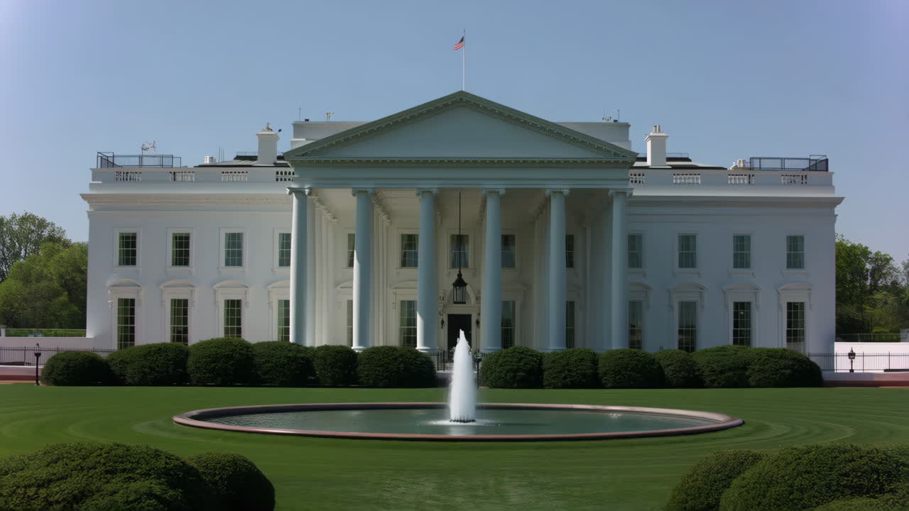 The White House in Washington D.C. with a fountain and green lawn