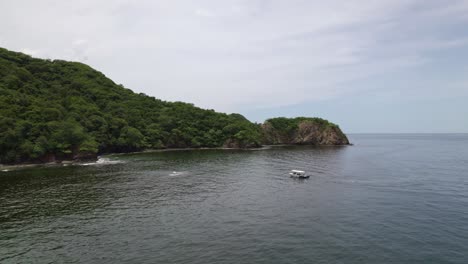 Bote-Auf-Der-Tropischen-Insel