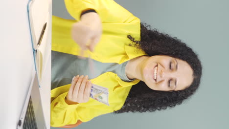 Vertical-video-of-Young-woman-distributing-banknotes-and-tossing-them-into-the-air.