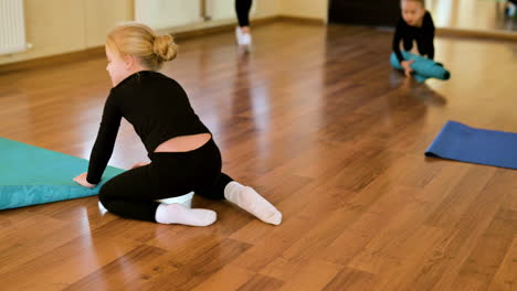 girl in dance classic class